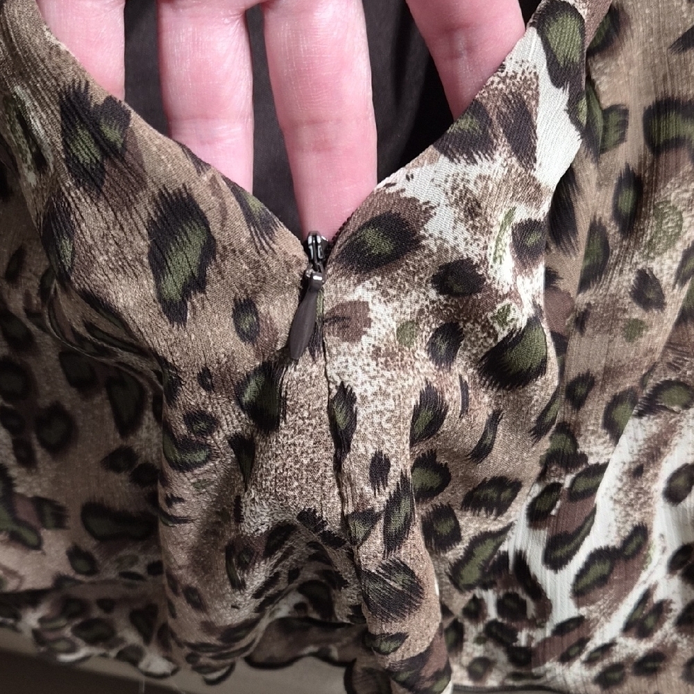 Brown Leopard Print Ruffle Blouse With Tie Back. Size L - Picture 9 of 9